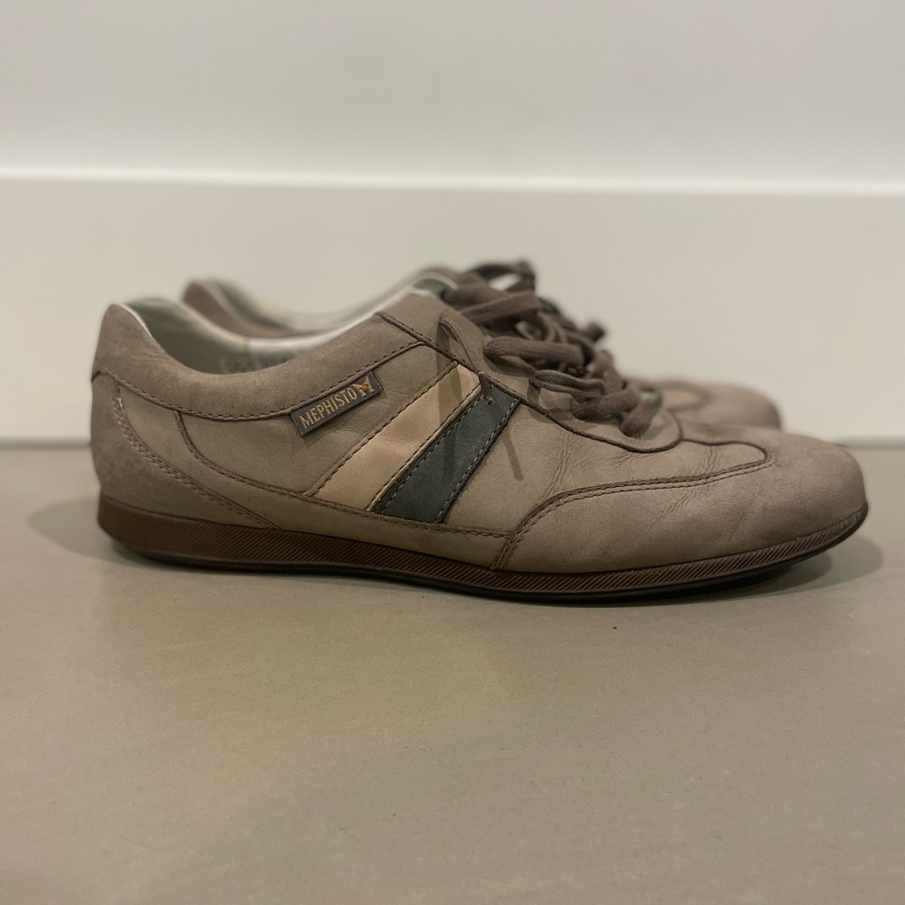 Mephisto City hikers